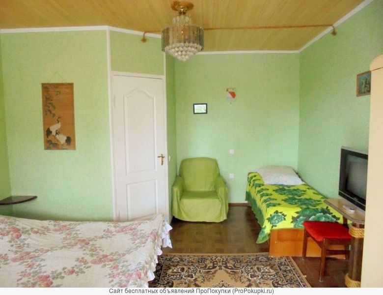 Двухкомнатный домик с террасой на 3-7 человек в Феодосии