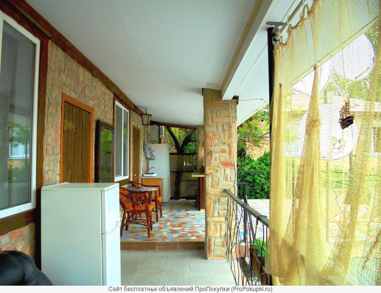 Двухкомнатный домик с террасой на 3-7 человек в Феодосии