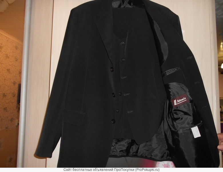 продам костюм мужской тройка черный и костюм серый