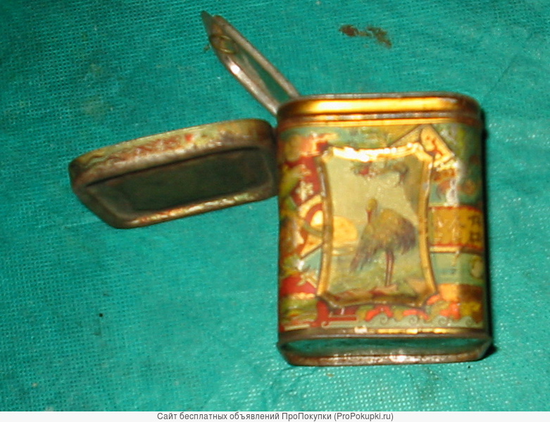 Старинная жестяная коробочка из-под китайского чая с двойной крышкой