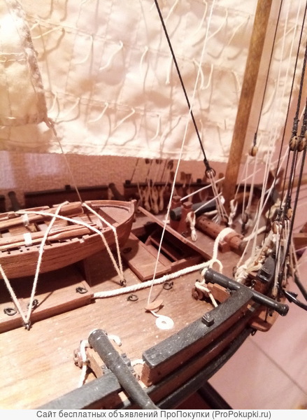 Модель парусного корабля Le Coureur