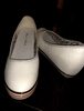 Белые туфли на танкетке из экокожи