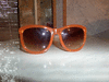 Стильные очки оранжевого цвета.